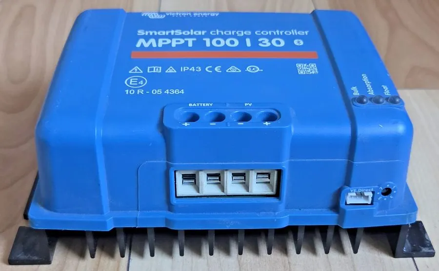 Аккумулятор Victron SmartSolar MPPT Charge Controller 100V 30AMP SCC110030210