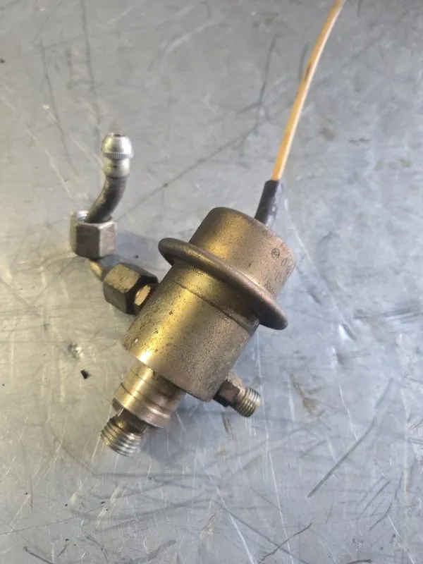 Трубопроводная арматура Mercedes Benz CIS Injection Bosch FPR Fuel Pressure Regu — фото лота 1