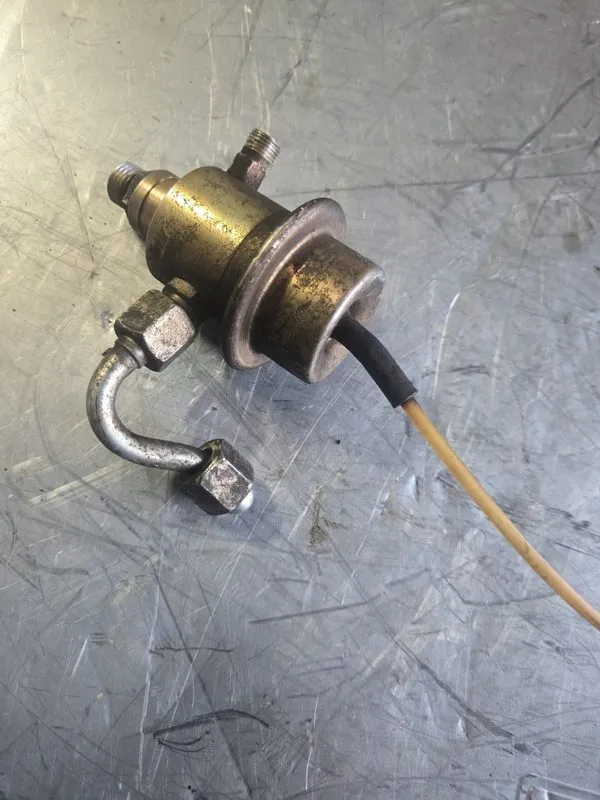 Трубопроводная арматура Mercedes Benz CIS Injection Bosch FPR Fuel Pressure Regu — фото лота 4