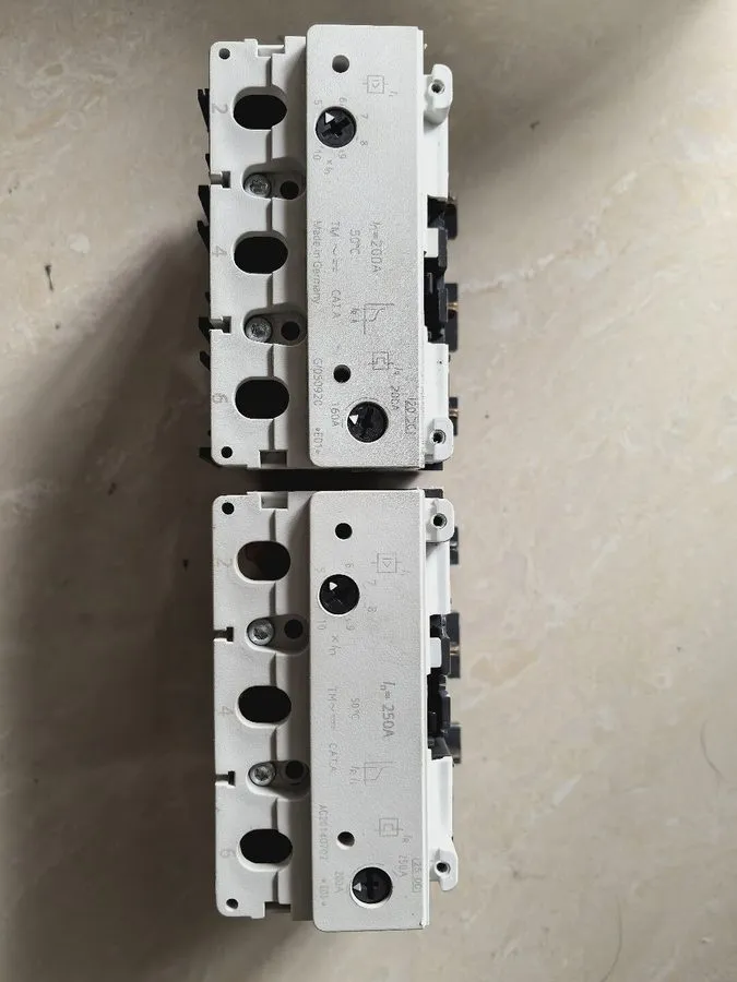 Автоматический выключатель Siemens Over-current Tripper Circuit Breaker 3VL9325-