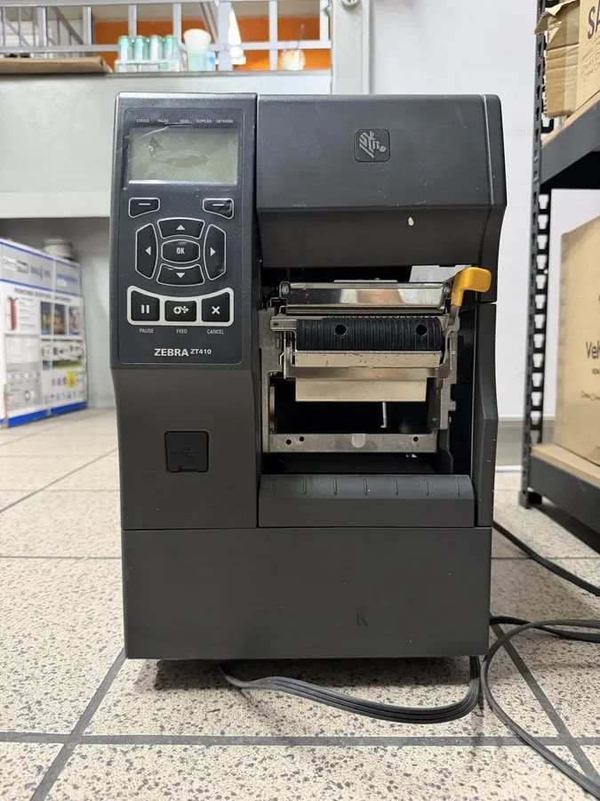 Принтер этикеток Zebra ZT410 ZT41043-T010000Z Industrial Label Printer Powers On