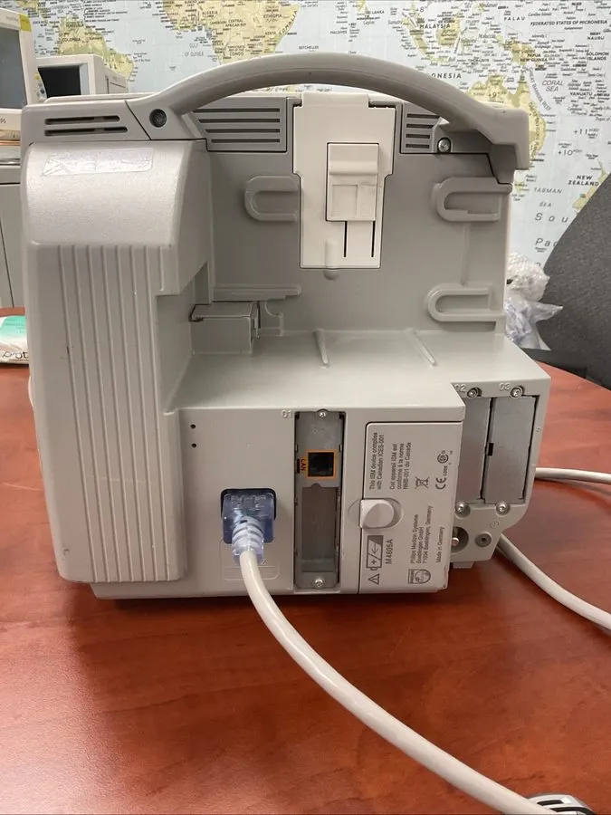 Монитор пациента Philips IntelliVue MP30 Touchscreen Patient Monitor (M8002A) — фото лота 1