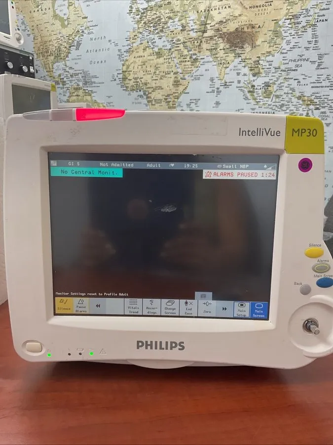 Монитор пациента Philips IntelliVue MP30 Touchscreen Patient Monitor (M8002A) — фото лота 2
