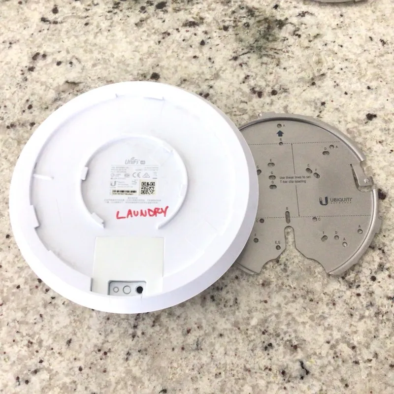 Точка доступа Wi-Fi Ubiquiti UniFi UAP- AC-HD 48V 0.5A GigE PoE Wireless Access 