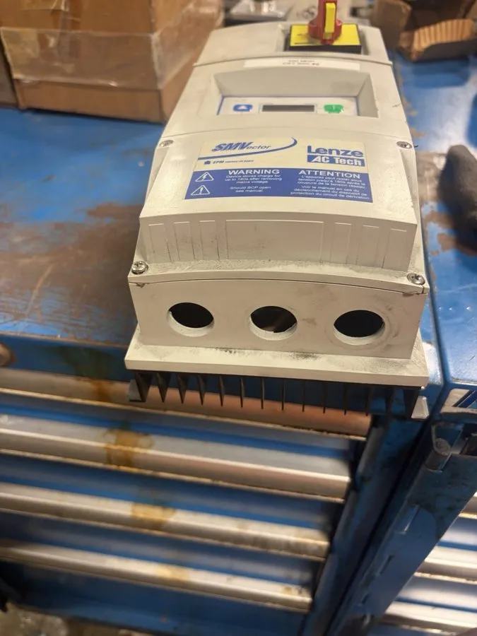 Частотный преобразователь LENZE AC TECH ESV751N04TMC SMVector VFD Drive