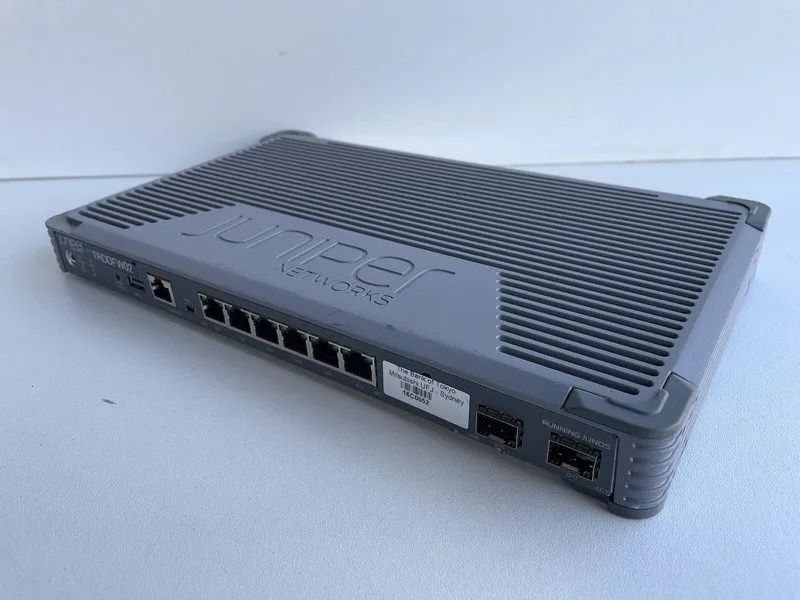 Межсетевой экран Juniper Networks SRX300 Services Desktop Security Appliance