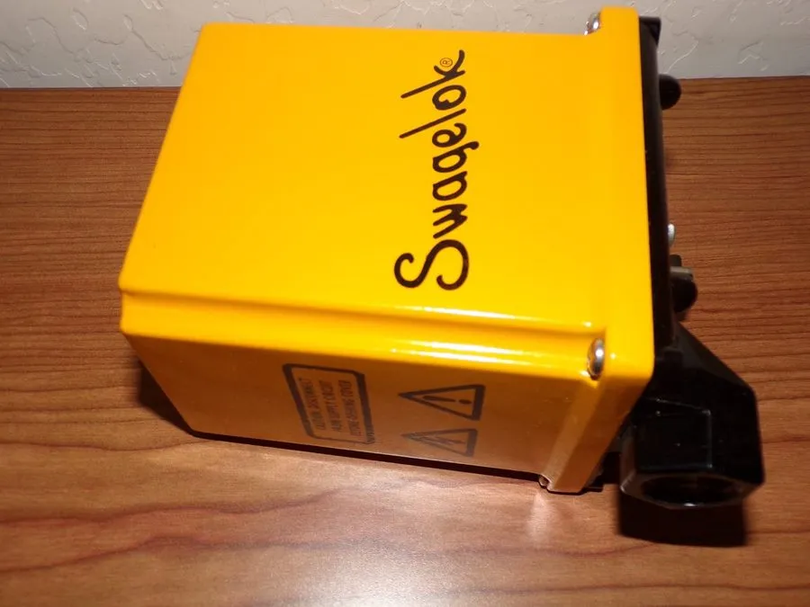 Клапан SWAGELOK Electric Ball Valve Actuator Whitey MS-142DC