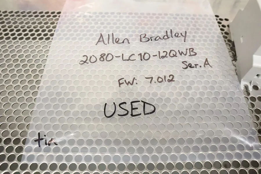 ПЛК 253249 Allen-Bradley 2080-LC10-12QWB Micro810 Controller; 12-24VDC