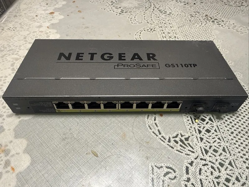 Коммутатор NETGEAR GS110TPv3 8 Port Gigabit PoE+ Ethernet Smart Switch 2 SFP GS1