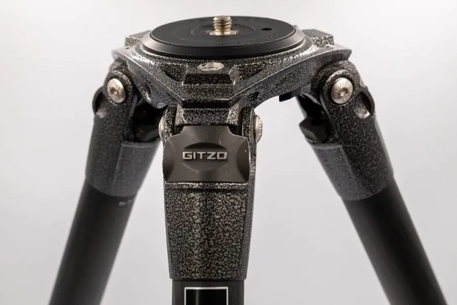 Оборудование видеонаблюдения Gitzo GT3542LS Series 3 Carbon Fiber Tripod Legs On — фото лота 2