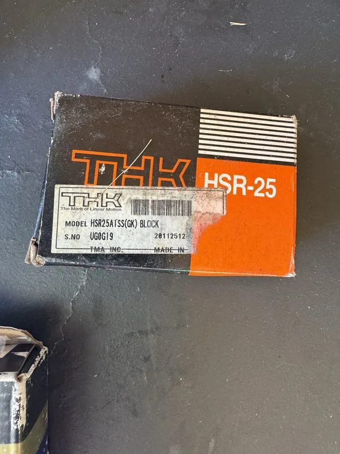 Линейная направляющая THK Linear Bearing Guide Block HSR25A1SS — фото лота 2