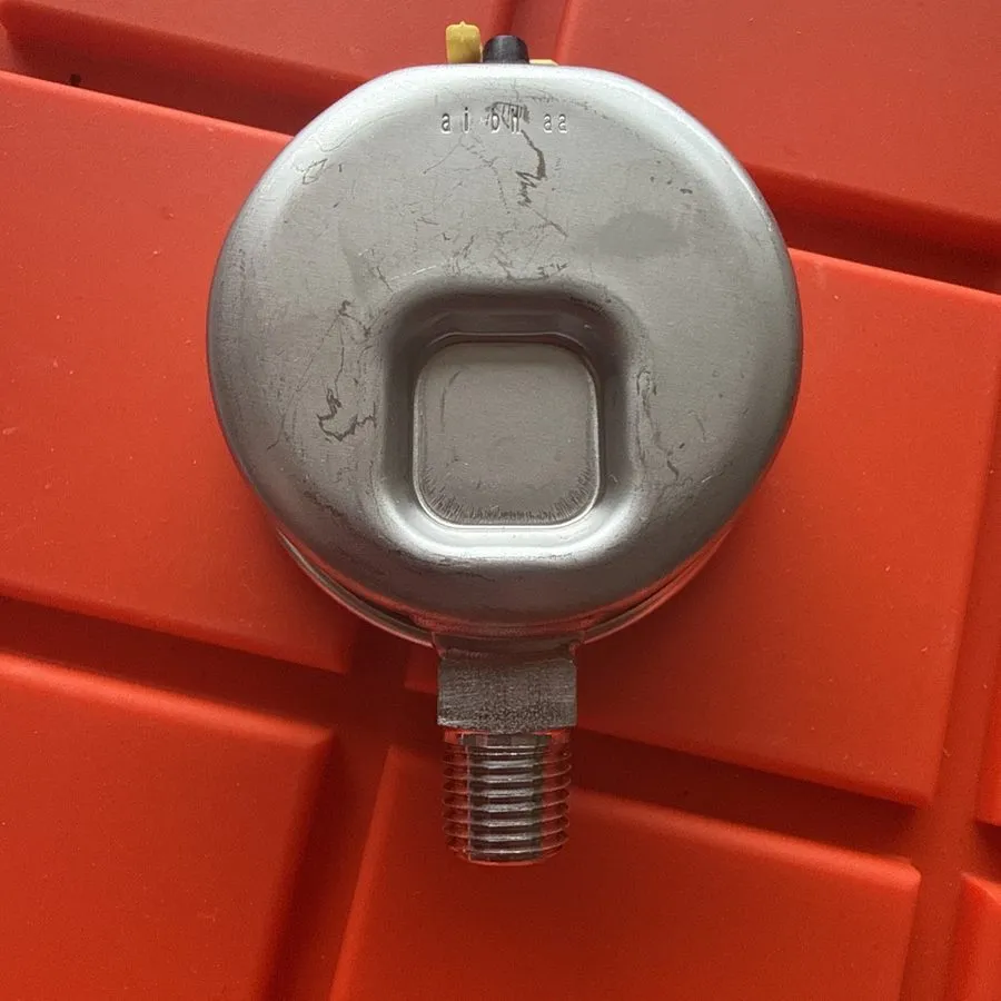 Трубопроводная арматура Wika 9833565 Gauge 233.53 2.5" Range 160 psi — фото лота 1