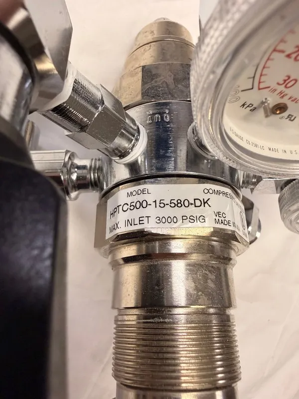 Трубопроводная арматура Air Liquide High Purity Two Stage Gas Regulator HPTC500- — фото лота 1