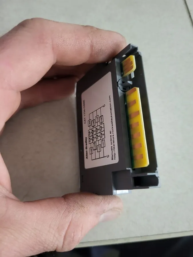 Модуль ввода-вывода Allen-bradley POINT I/O 8 Point Digital Output Module 1734-0 — фото лота 2