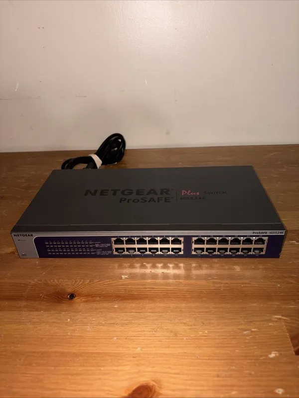 Коммутатор NetGear ProSafe Plus (JGS524E-100NAS) 24-Ports Rack-mountable Etherne
