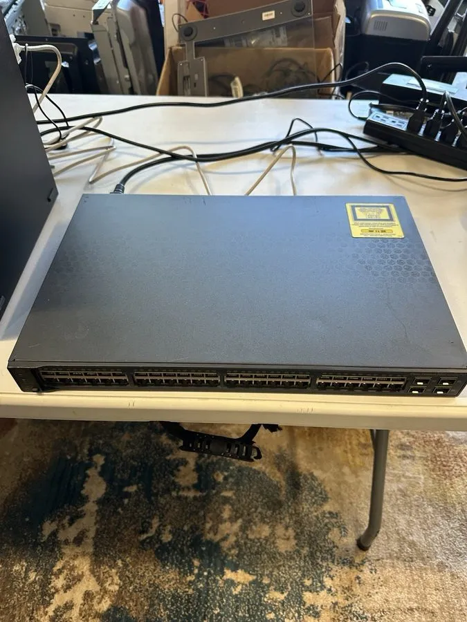 Коммутатор Cisco Catalyst 3560 v2 Series PoE-48 WS-C3560V2-48PS-E V05 — фото лота 1