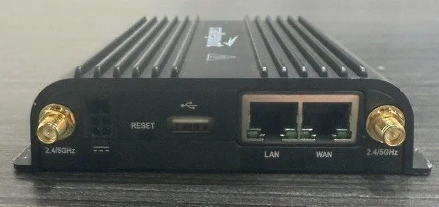 Маршрутизатор Cradlepoint IBR900 Series LTE Wi-Fi 5 Router IBR900-1200M-B — фото лота 2