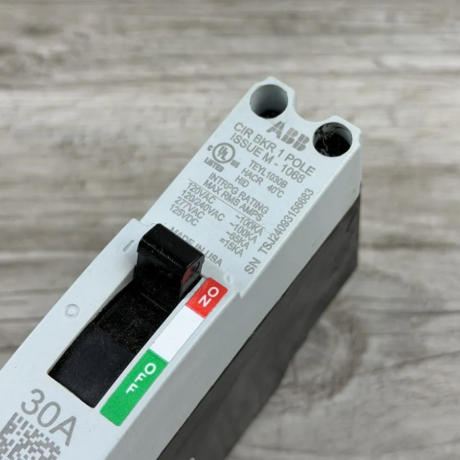 Автоматический выключатель GE TEYL1030B Molded Case Circuit Breaker 30A 65kA at 