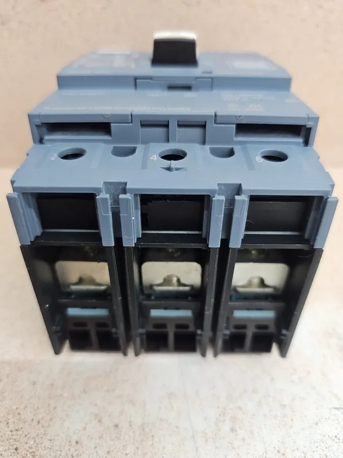 Автоматический выключатель 1 Siemens 3VA4130-6ED34-0AA0 480V 3-Pole Circuit Brea