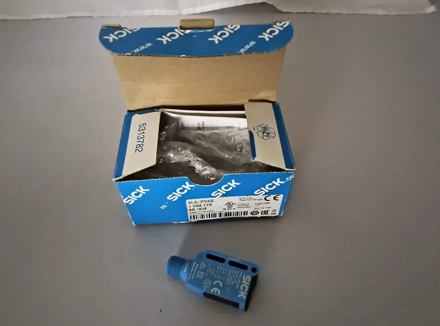 Фотоэлектрический датчик One SICK WL9L-3P2432 Photoelectric switch sensor