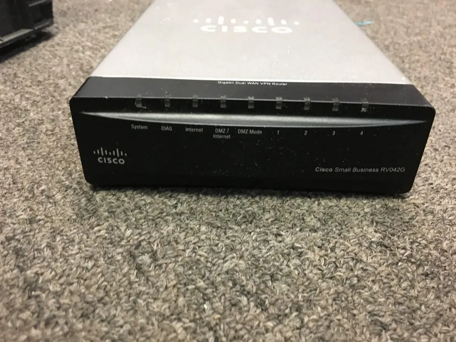 Маршрутизатор Cisco / Linksys 4-Port Gigabit Dual WAN VPN Router RV042G