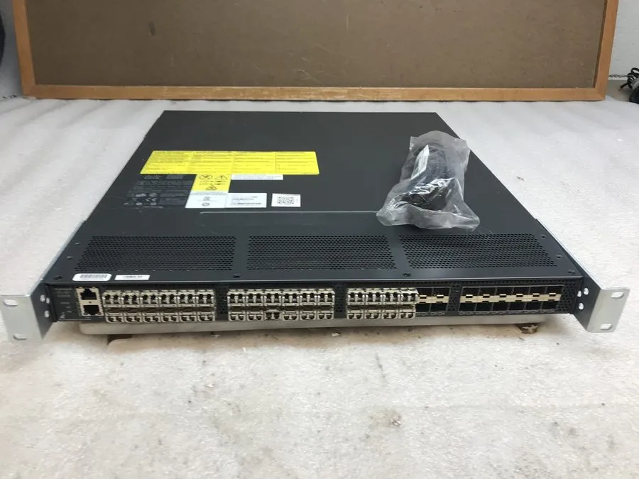 Коммутатор CISCO DS-C9148-48P-K9 MDS 9148 48-PORT MULTILAYER FABRIC — фото лота 1