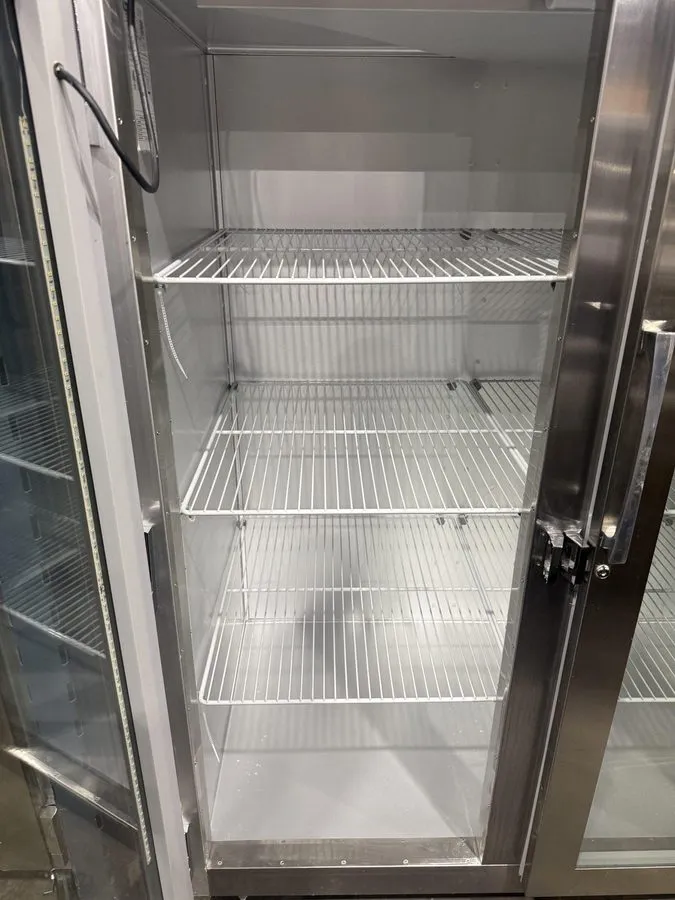 Морозильный шкаф 2021 TRAULSEN G33010-023 3 GLASS DOOR REACH IN FREEZER