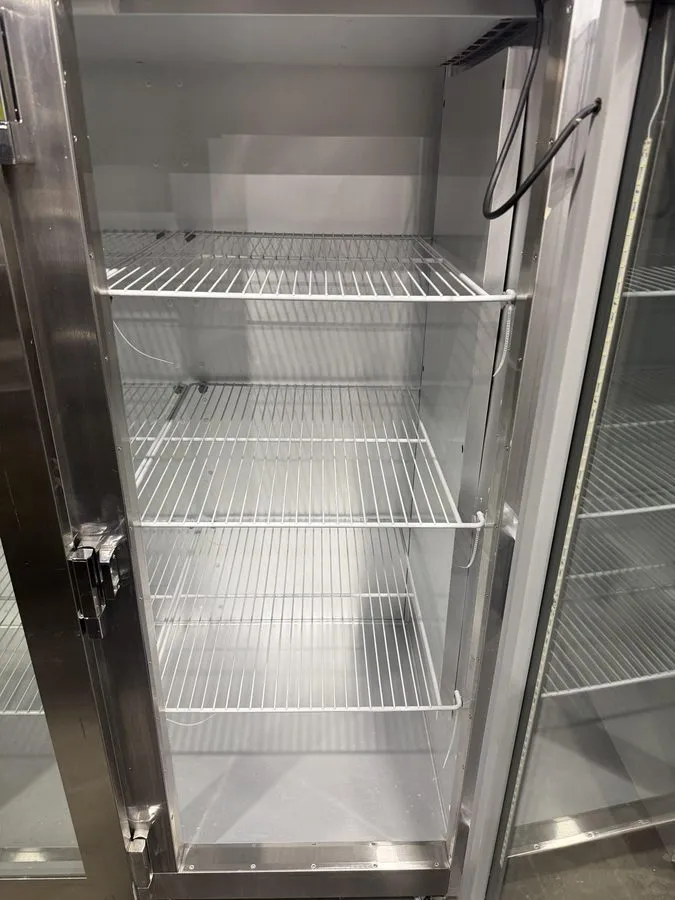 Морозильный шкаф 2021 TRAULSEN G33010-023 3 GLASS DOOR REACH IN FREEZER — фото лота 2