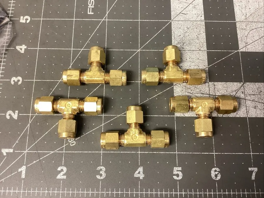 Фитинг Swagelok Brass Tee Union Fitting, 1/8" OD Tube, B-200-3 (D1)