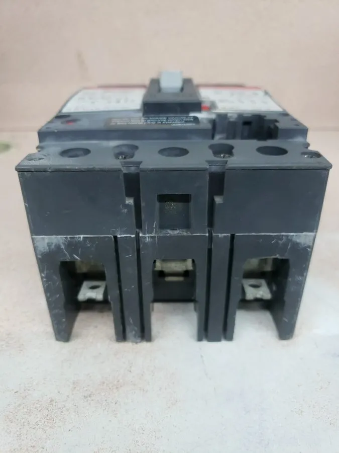 Автоматический выключатель GE Circuit Breaker SELA24AT0030 2 Pole 30A 480VAC 65k