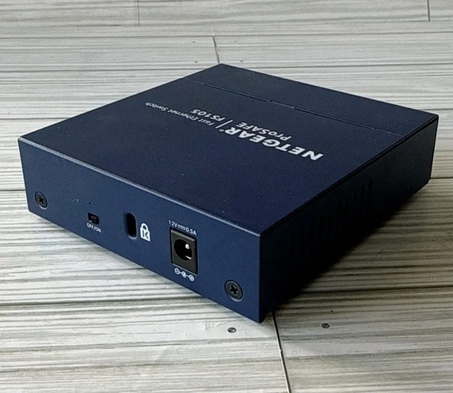 Коммутатор Netgear ProSafe FS105 V3 5-Ports External Desktop Switch Only