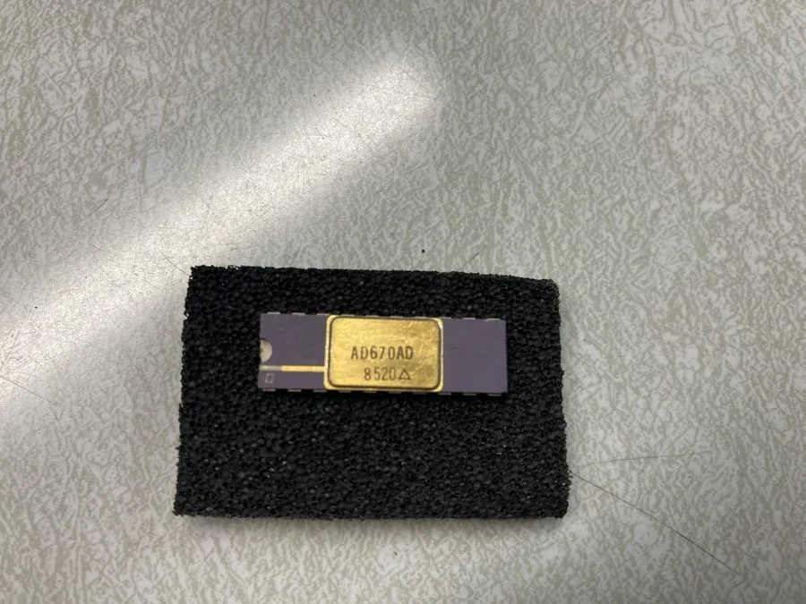 Микросхема IC Analog Devices AD670AD