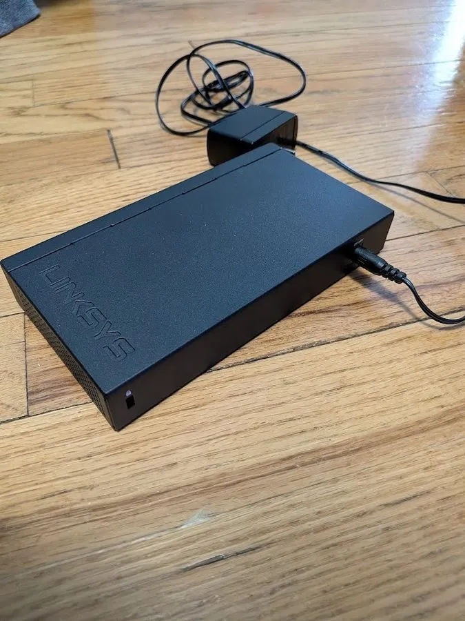 Коммутатор Linksys SE3008 8-Port Gigabit Ethernet Desktop Switch