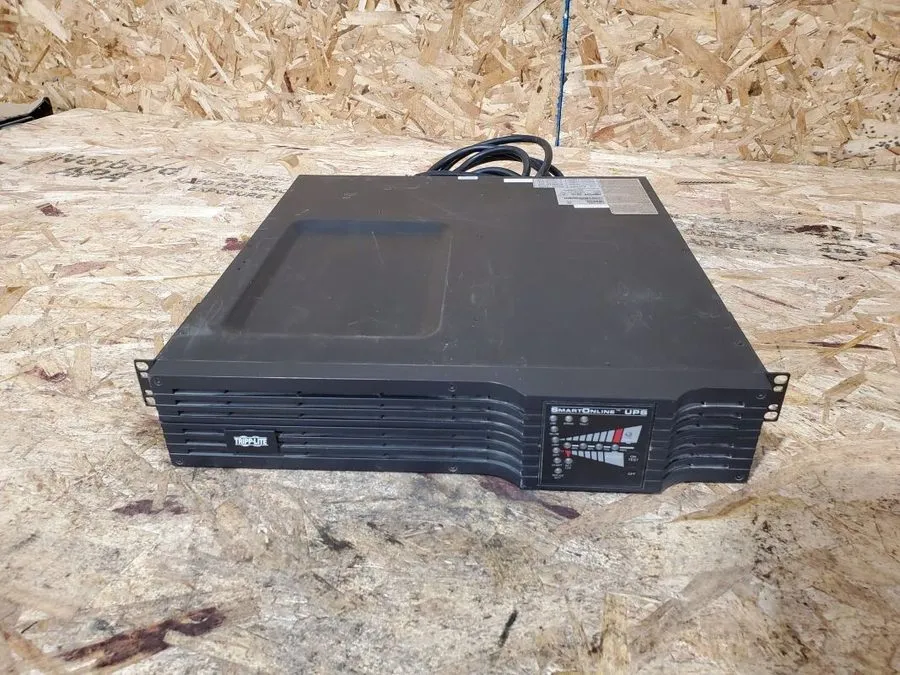 Стойка/шкаф Tripp Lite SmartOnline 2200VA 1.6kW RM 2U 120V SU2200RTXL2UA