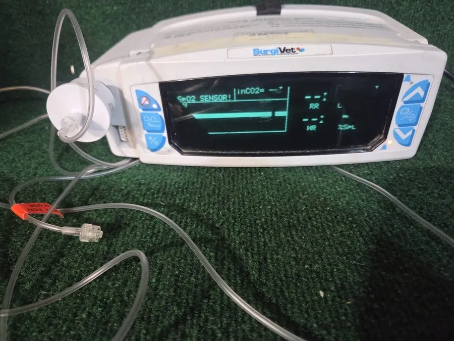 Монитор пациента SurgiVet SIMS BCI Vital Signs Veterinary Monitor Model V90041 — фото лота 1