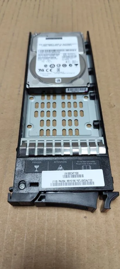 Жёсткий диск IBM 85Y6186 1TB 2076-3271- V7000 2.5''SAS 7200rpm SFF — фото лота 1