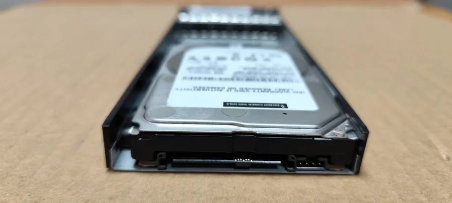 Жёсткий диск IBM 85Y6186 1TB 2076-3271- V7000 2.5''SAS 7200rpm SFF — фото лота 2