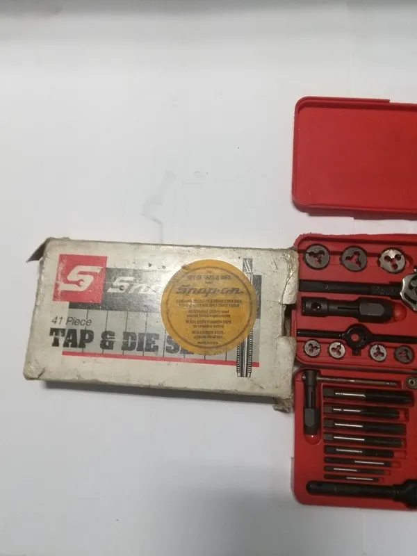 Режущий инструмент SNAP-ON METRIC TAP AND DIE SET #TDM117A (MISSING 1 TAP)