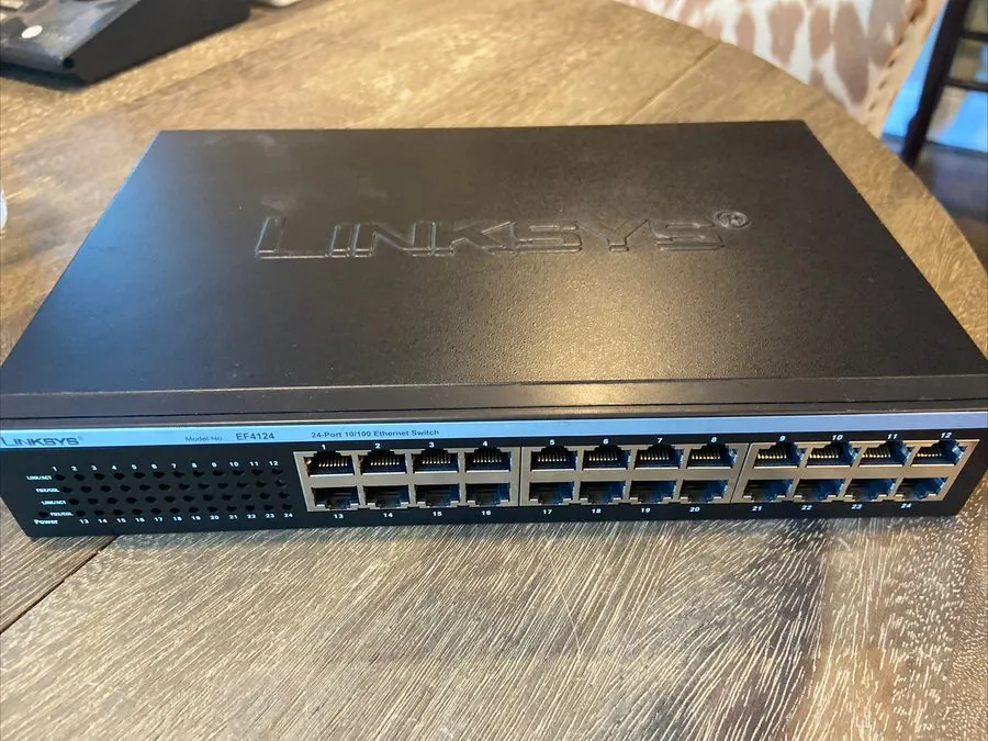 Коммутатор Cisco Linksys EF4124 24-Port 10/100 Ethernet Switch i682