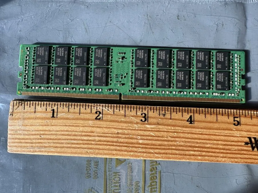 Модуль памяти Grade A Samsung Cisco 32GB PC4-2133P DDR4 2Rx4 Server RAM M393A4K4