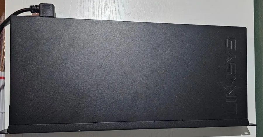 Коммутатор Linksys LGS124P 24-Port Business Gigabit PoE+ Switch Black