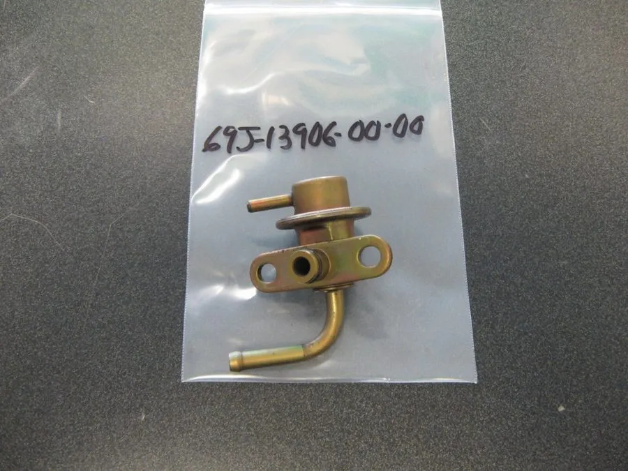Трубопроводная арматура Yamaha Outboard 69J-13906-00-00 Fuel Pressure Regulator