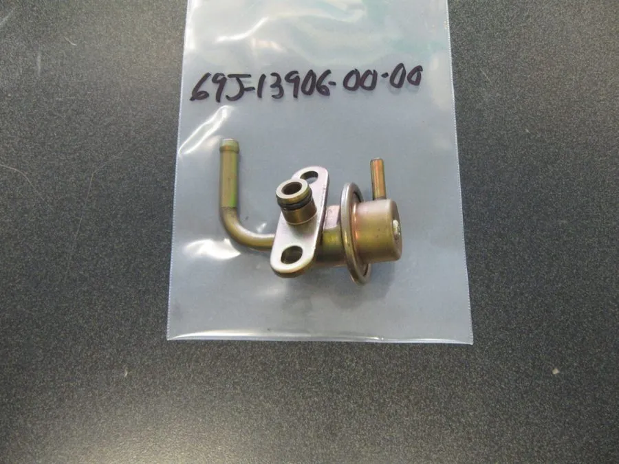 Трубопроводная арматура Yamaha Outboard 69J-13906-00-00 Fuel Pressure Regulator  — фото лота 2
