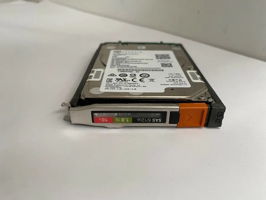 Жёсткий диск EMC UNITY 005051636 1.8TB 10K 12GBps 2.5" SAS HDD 005051633 D3-2S10