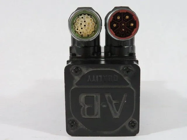Серводвигатель Allen Bradley AB MPL-A1520U-VJ44AA Kinetic Servo Motor
