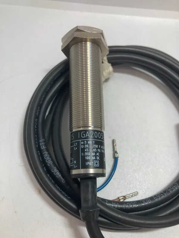 Датчик приближения IFM IGA2005-AB0A Inductive Proximity Sensor M18 18mm 20-250AC