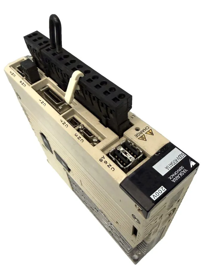 Сервопривод Yaskawa SGDV-R70A11A Servopack 200V 50W