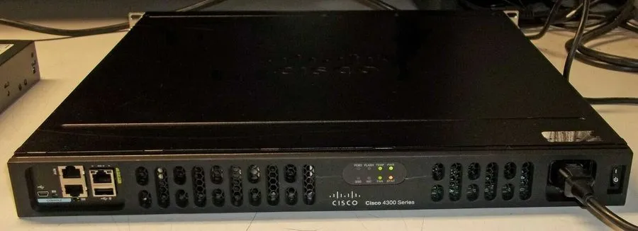 Маршрутизатор CISCO ISR4331-V/K9 Router NO CPU CLOCK ISSUE