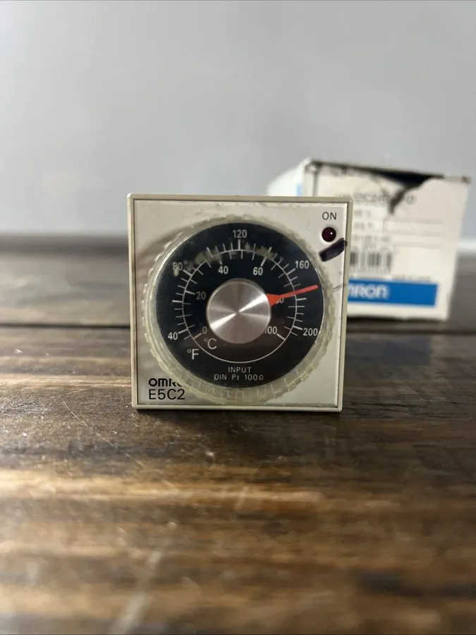 Датчик температуры Omron E5C2-R20P-D Temperature Controller