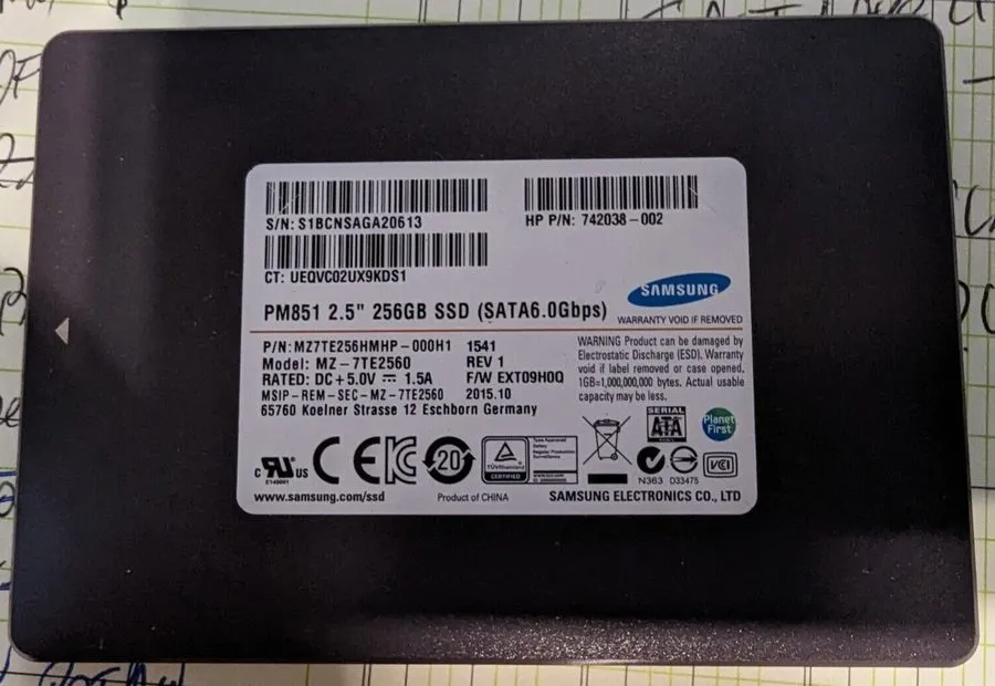 SSD-накопитель Samsung PM851 PM871a MZ-7TE2560 MZ-7LN256A 256GB 2.5" SATA III SS